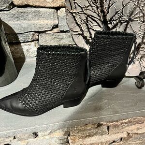 Frye Black Woven Low Boots ; beautiful condition! 7.5